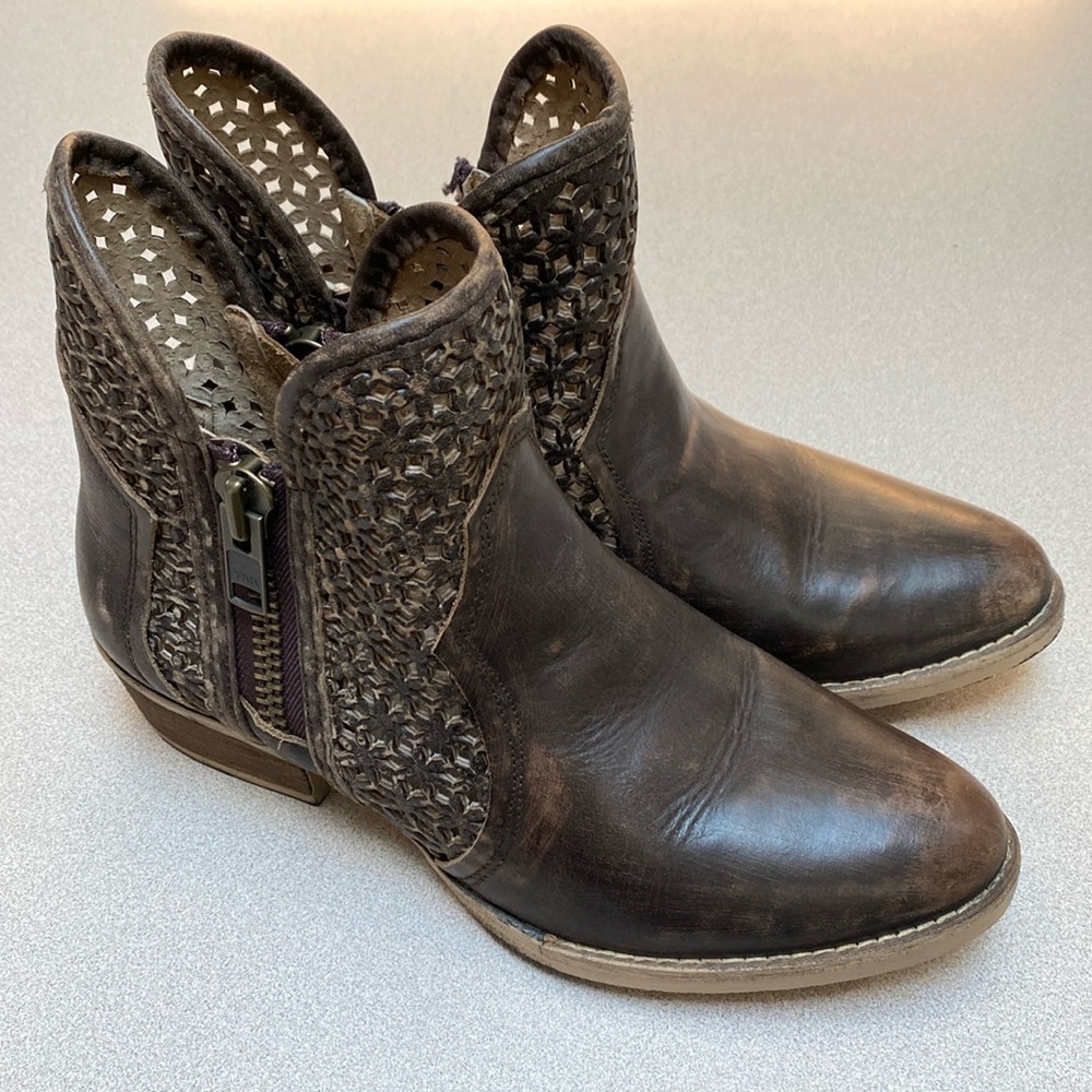 Circle G by Corral Distressed Light Brown Cutout Bootie Size 8